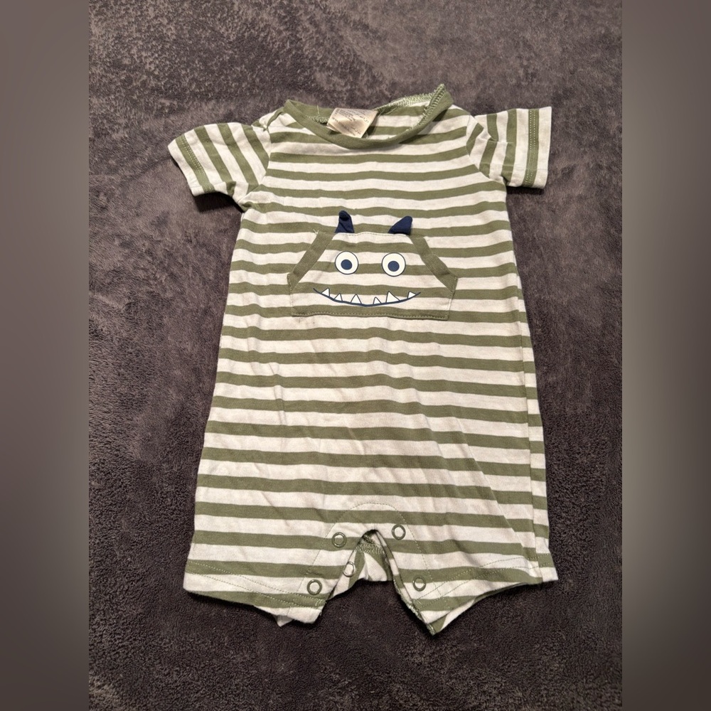 Assorted Baby Rompers with Fun Patterns - Picture 10 of 12